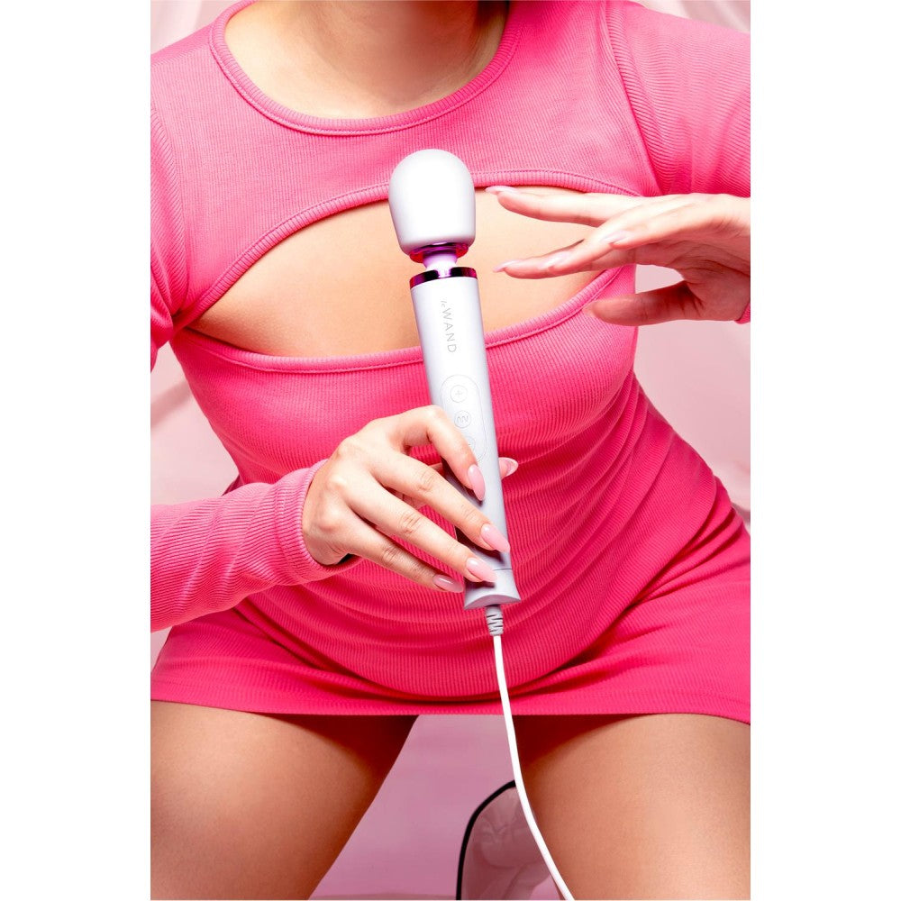 Powerful massager Le Wand Plug In for contact white