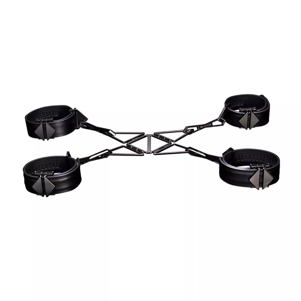 Set of adjustable leather restraints with metal connector Lockink black